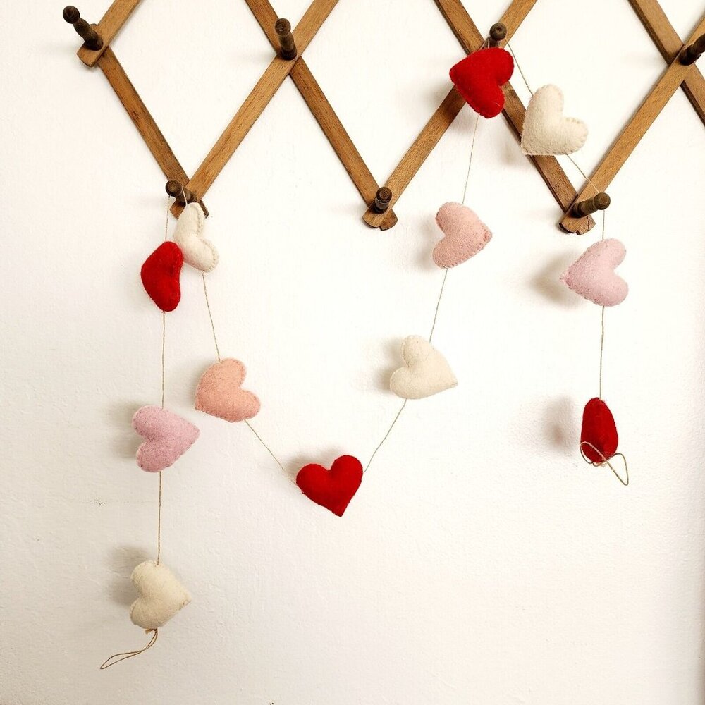 Love & Cupcakes Valentines 6 ft Felt Red White Pink Heart Garland New